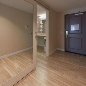 King Room Roll Shower Mobility Access or Non-Smoking
