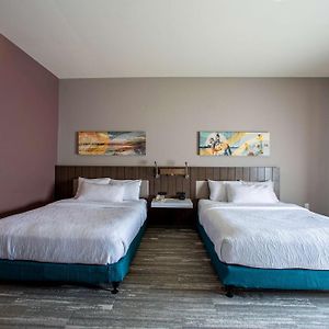 Queen Room Two Queen Beds Accessible Tub Mobility Access