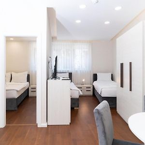 Deluxe King Studio