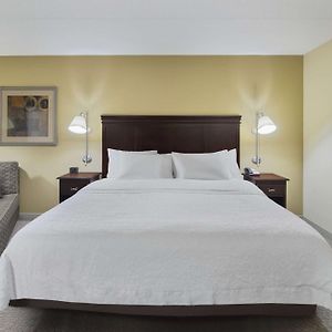 King Room Accessible Tub Mobility Hearing Access or Non-Smoking
