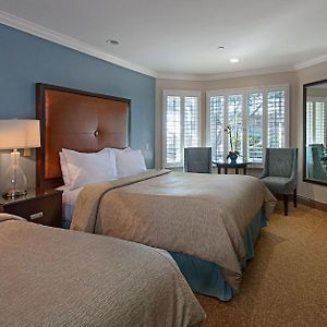 Deluxe Two Queen Beds Room