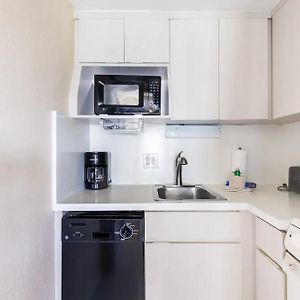 One-Bedroom King Suite