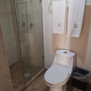 Budget King Room