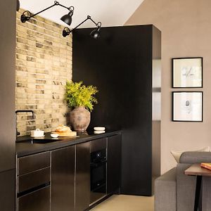 Superior One-Bedroom Apartment