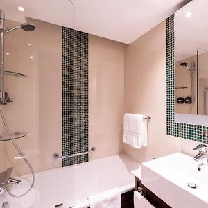 Deluxe Atrium Queen Room