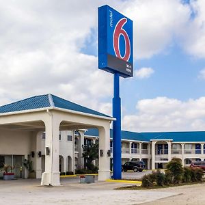 Motel 6 Seguin Tx