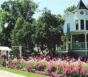 Metivier Inn