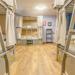 Dormitory Room Mixed