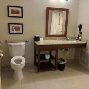 Queen Room Mobility accessible