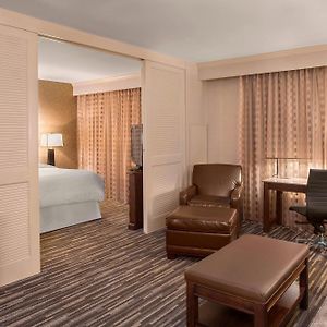 One-Bedroom Club Level King Suite