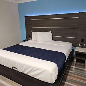 Travelodge Inn & Suites By Wyndham Fullerton