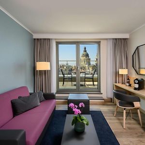 One-Bedroom King Suite