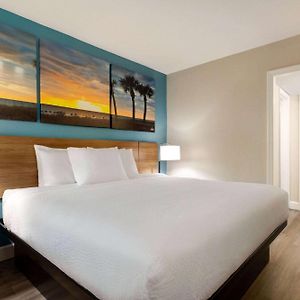 King Room Oceanfront Non-Smoking