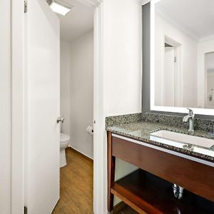 One-Bedroom King Suite
