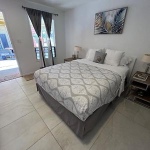 Deluxe Queen Studio