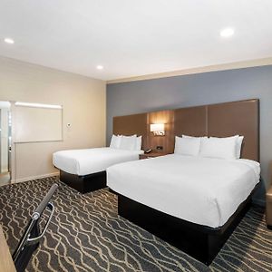 Queen Room Mobility accessible