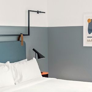 Urban King Room