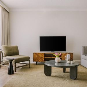 Superior One-Bedroom Apartment