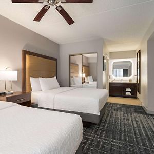 One-Bedroom Queen Suite