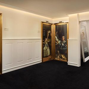 Supreme Room