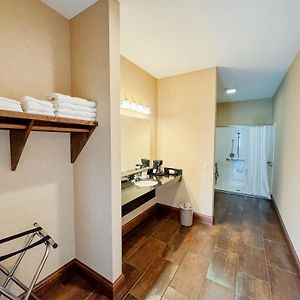 King Room Disability Access or Smoking