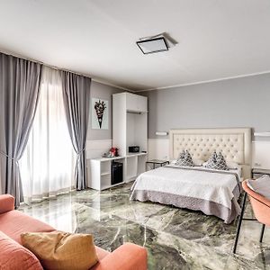 Spanish Step Dream Suites