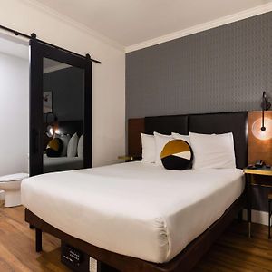 Classic Queen Room