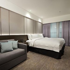 Executive Queen Room