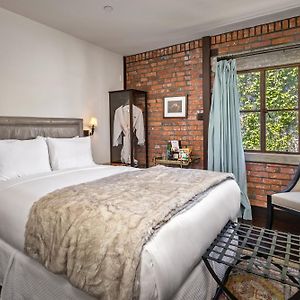 Classic Queen Room