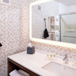 Queen Room Mobility or hearing accessible