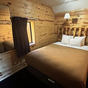 Chalet One Queen Bed