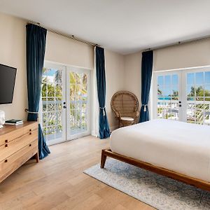 Junior Ocean Front King Suite Balcony
