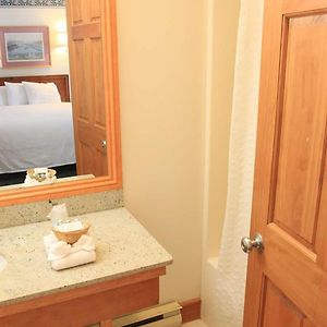 Marina Queen Room