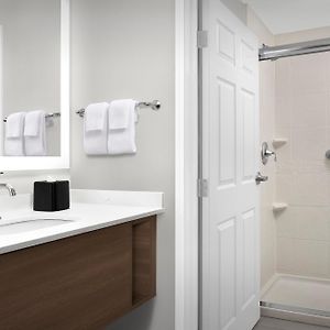 One-Bedroom Queen Suite