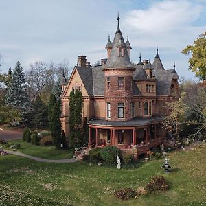 Henderson Castle Inn