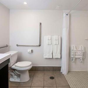Queen Room Mobility accessible