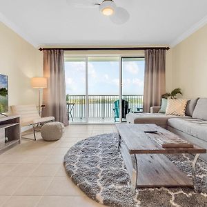 One-Bedroom Apartment Lake View