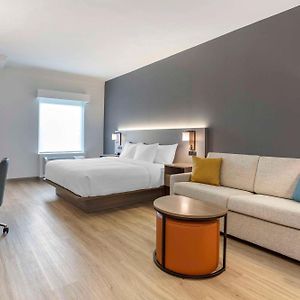 Comfort Inn & Suites Newark Liberty International Airport