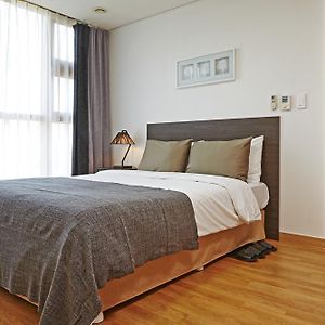One-Bedroom King Suite