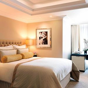 Deluxe  Queen Room Mobility accessible