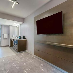 One-Bedroom King Suite
