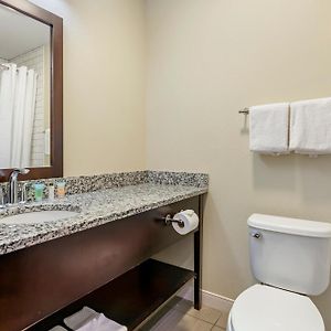 Deluxe Queen Suite