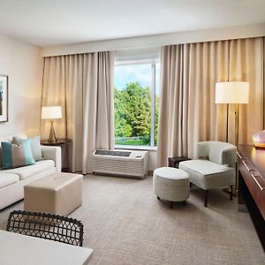 Two-Bedroom Queen Suite