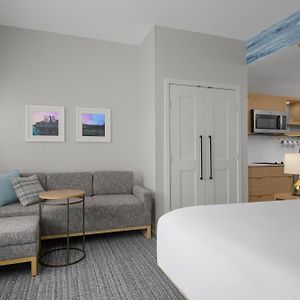 Deluxe Top floor King Suite