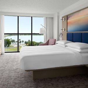 One-Bedroom King Suite Lake View