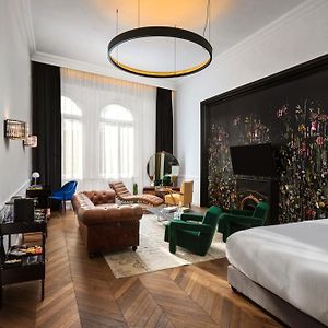 Deluxe King Suite