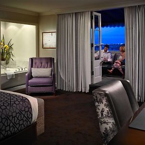 Executive Level King Suite