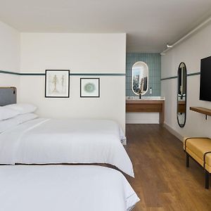 Standard Queen Room Hearing accessible