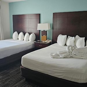 One-Bedroom Queen Suite Two Queen Beds Sofa Bed