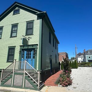 Prime Location! Renovated House! 6 Bed4 Bath